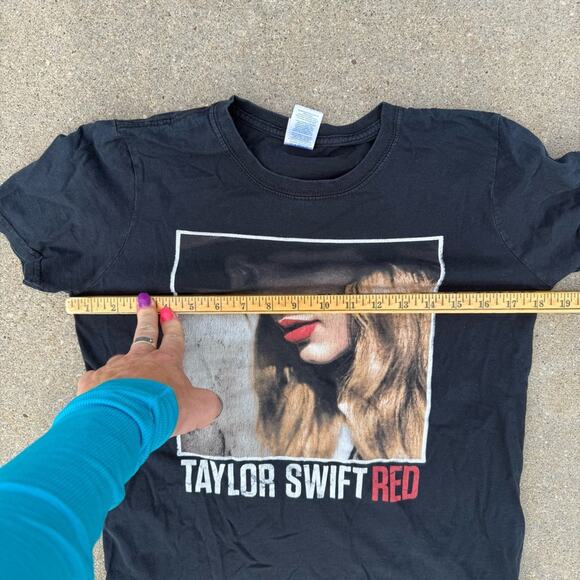 2013 Taylor Swift Red 2013 Tour Black Graphic T-Shirt Women’s Small - Picture 5 of 6
